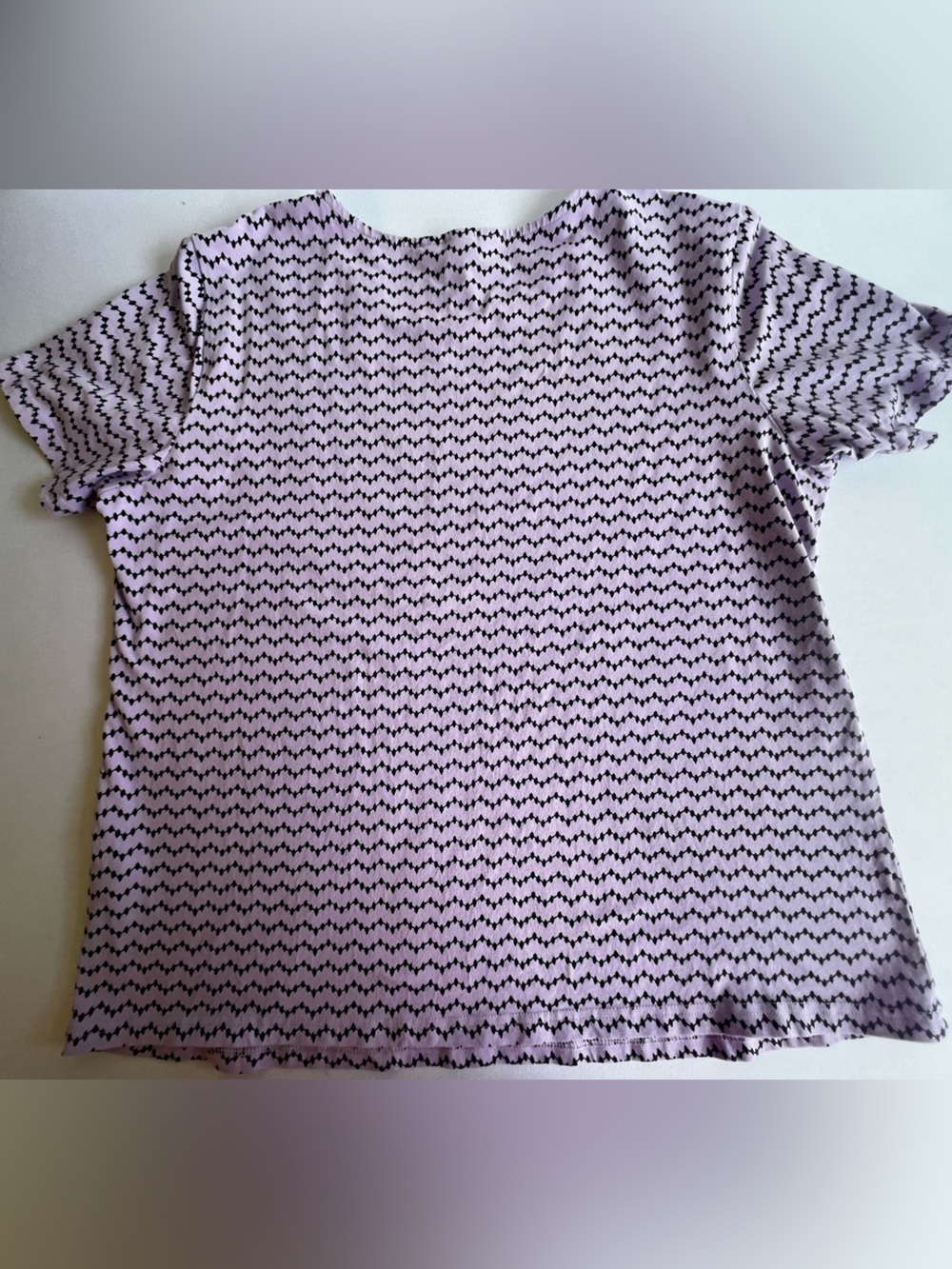 CHRISTOPHER & BANKS SHORT SLEEVE T SHIRT w/ROUND NECK LILAC/ BLACK DESIGN
XL - Picture 7 of 8
